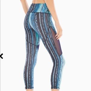 ⭐️HOST PICK⭐️ X BY GOTTEX
Mesh Insert Capri Sport Leggings